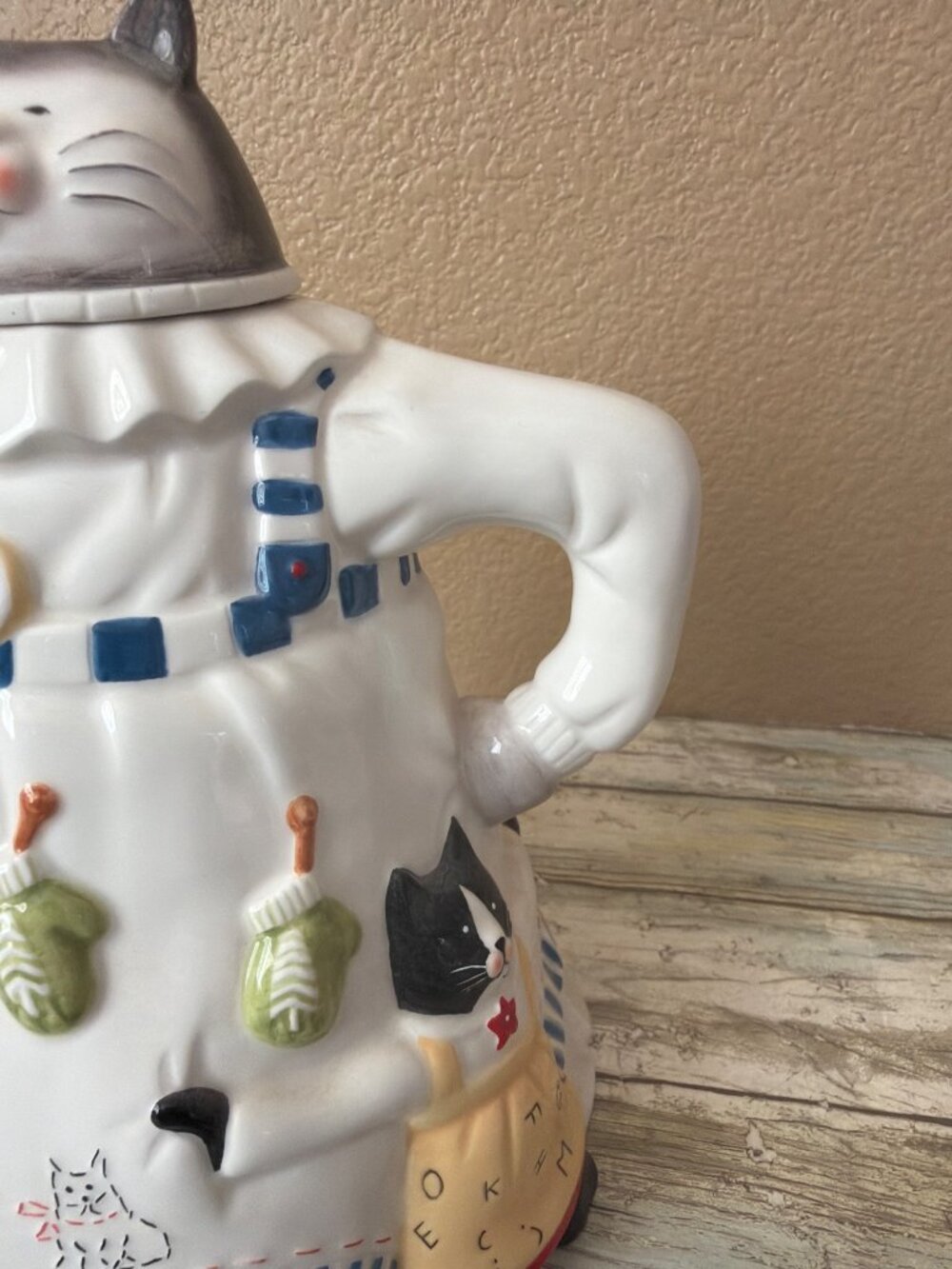 Dept 56 Three Little Kittens Storybook Collection Ceramic Teapot Cookie Jar - Picture 4 of 16